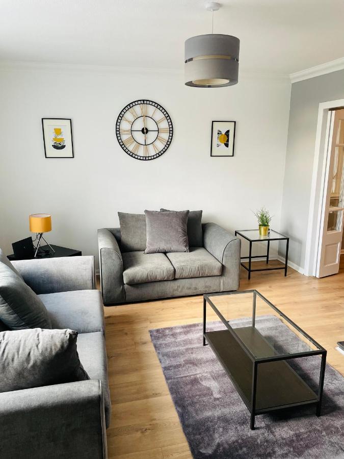 Wolverhampton Large 3 Bedrooms 5 Bed House Perfect For Short & Long Stays Contractors Business Nhs Insurance 1 Bathroom And Separate Wc Private Garden Driveway For 2 Large Vehicles Close To City Centre M6 M54 And Walsall Willenhall Cannock Property Esterno foto