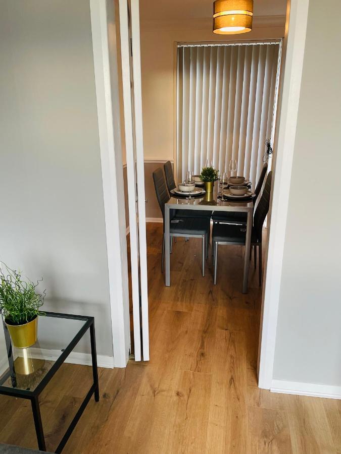 Wolverhampton Large 3 Bedrooms 5 Bed House Perfect For Short & Long Stays Contractors Business Nhs Insurance 1 Bathroom And Separate Wc Private Garden Driveway For 2 Large Vehicles Close To City Centre M6 M54 And Walsall Willenhall Cannock Property Esterno foto